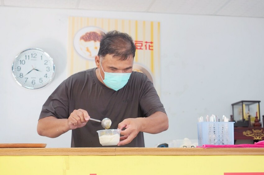 特色金桔炭香豆花酸甜爽口又好吃.傳承三代的美味.高雄鹽埕區小吃推薦♥鹽埕吳家豆花♥