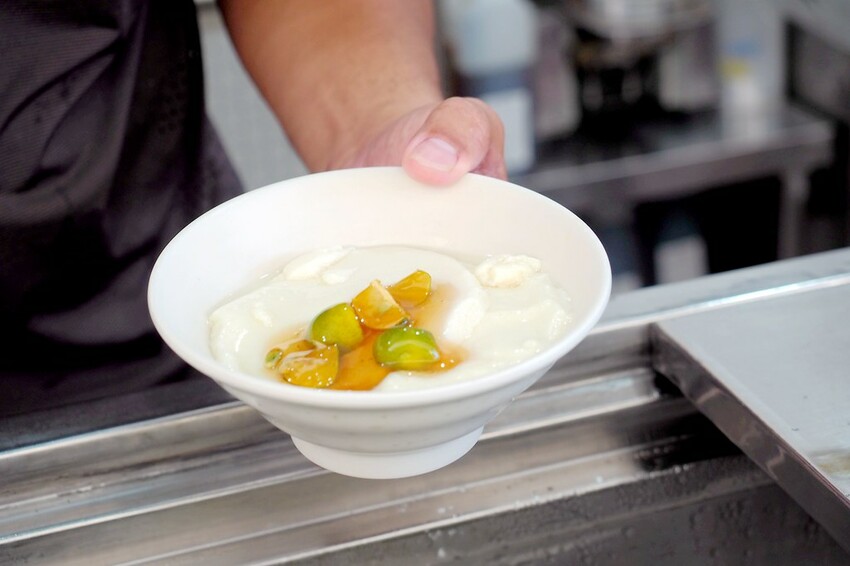 特色金桔炭香豆花酸甜爽口又好吃.傳承三代的美味.高雄鹽埕區小吃推薦♥鹽埕吳家豆花♥