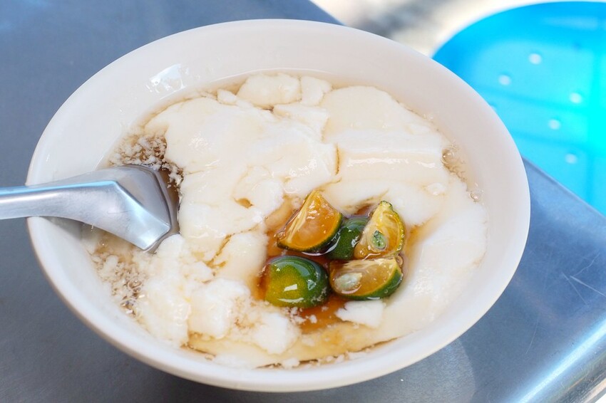 特色金桔炭香豆花酸甜爽口又好吃.傳承三代的美味.高雄鹽埕區小吃推薦♥鹽埕吳家豆花♥