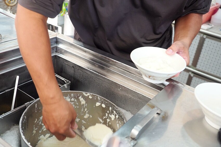 特色金桔炭香豆花酸甜爽口又好吃.傳承三代的美味.高雄鹽埕區小吃推薦♥鹽埕吳家豆花♥