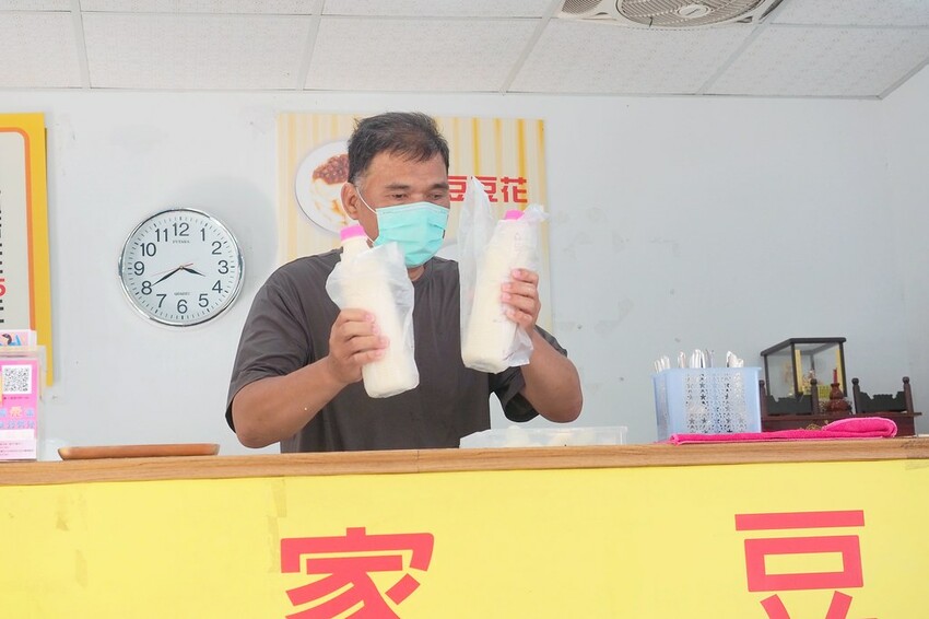 特色金桔炭香豆花酸甜爽口又好吃.傳承三代的美味.高雄鹽埕區小吃推薦♥鹽埕吳家豆花♥