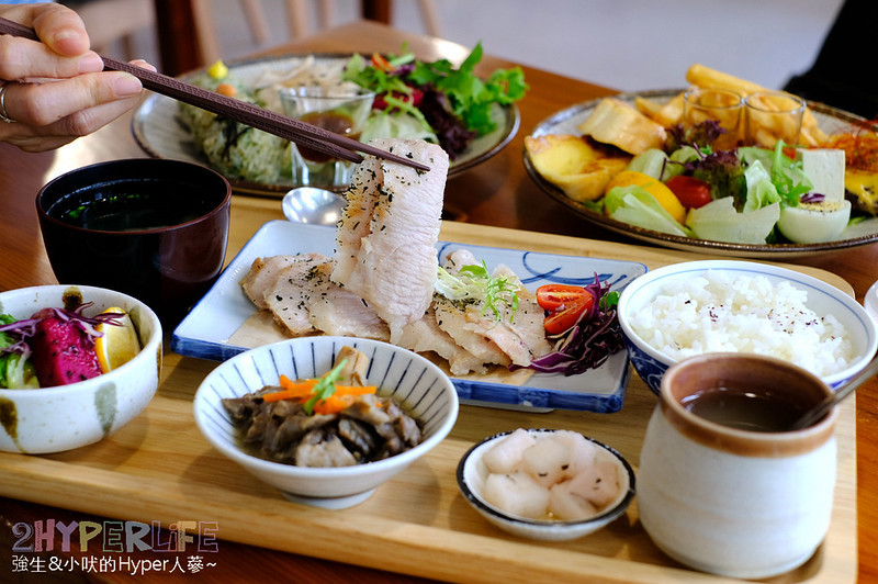 中國醫藥大學美食,中國醫藥大學附近咖啡,初綠,初綠菜單,初綠餐廳,台中北區早午餐,台中北區簡餐,台中北區美食,台中好吃定食,台中好吃早午餐,台中好吃簡餐,台中定食,台中日式定食,台中早午餐,台中早午餐推薦,台中美食,台中輕食推薦,抹茶控,青旅行 @強生與小吠的Hyper人蔘~