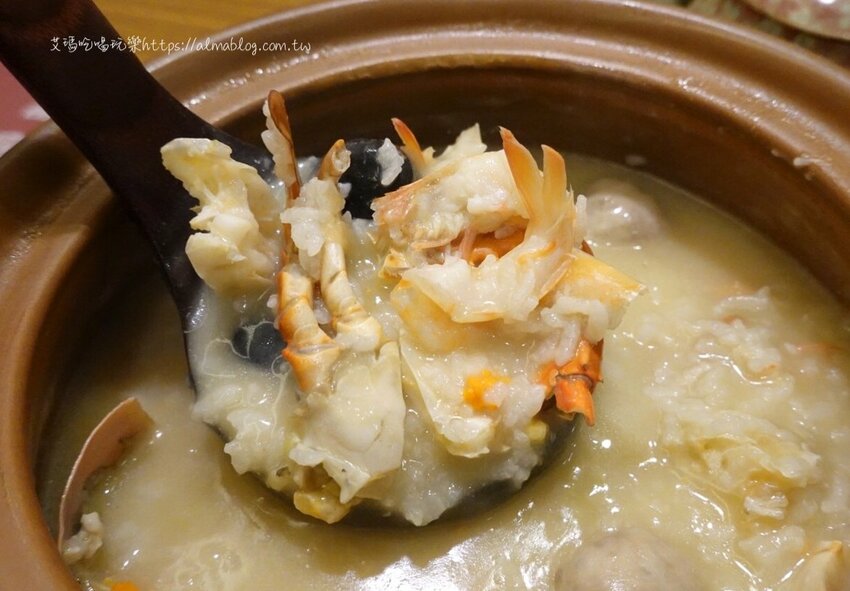 天冷就是要吃！4.5顆星砂鍋粥．現撈紅蟳加生米煮成粥．每鍋文火慢熬30分鐘以上 - 艾瑪▪ 享受吃喝玩樂札記