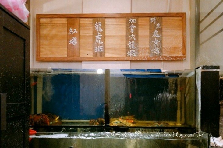 天冷就是要吃！4.5顆星砂鍋粥．現撈紅蟳加生米煮成粥．每鍋文火慢熬30分鐘以上 - 艾瑪▪ 享受吃喝玩樂札記