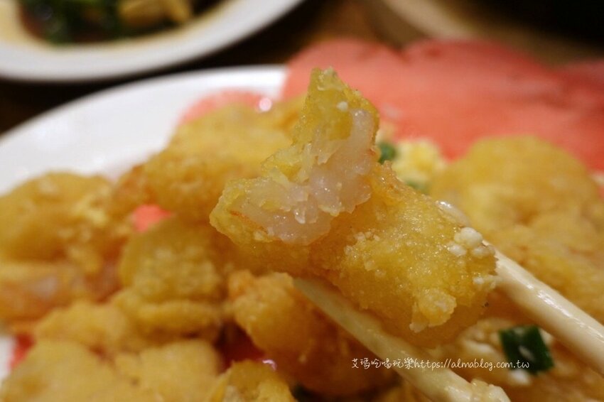 天冷就是要吃！4.5顆星砂鍋粥．現撈紅蟳加生米煮成粥．每鍋文火慢熬30分鐘以上 - 艾瑪▪ 享受吃喝玩樂札記