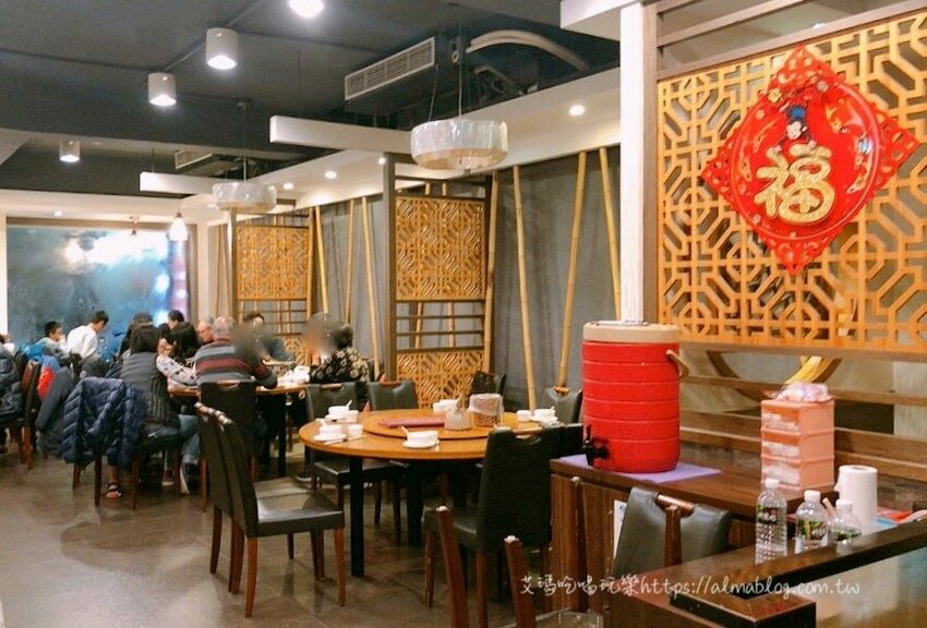 天冷就是要吃！4.5顆星砂鍋粥．現撈紅蟳加生米煮成粥．每鍋文火慢熬30分鐘以上 - 艾瑪▪ 享受吃喝玩樂札記