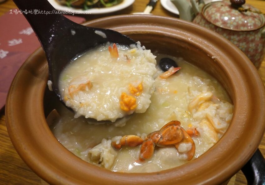 天冷就是要吃！4.5顆星砂鍋粥．現撈紅蟳加生米煮成粥．每鍋文火慢熬30分鐘以上 - 艾瑪▪ 享受吃喝玩樂札記