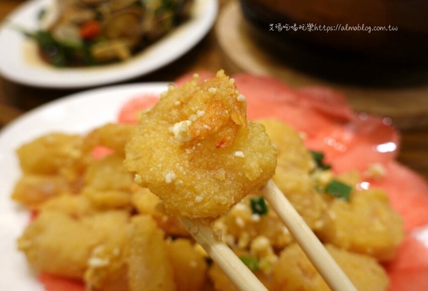 天冷就是要吃！4.5顆星砂鍋粥．現撈紅蟳加生米煮成粥．每鍋文火慢熬30分鐘以上 - 艾瑪▪ 享受吃喝玩樂札記