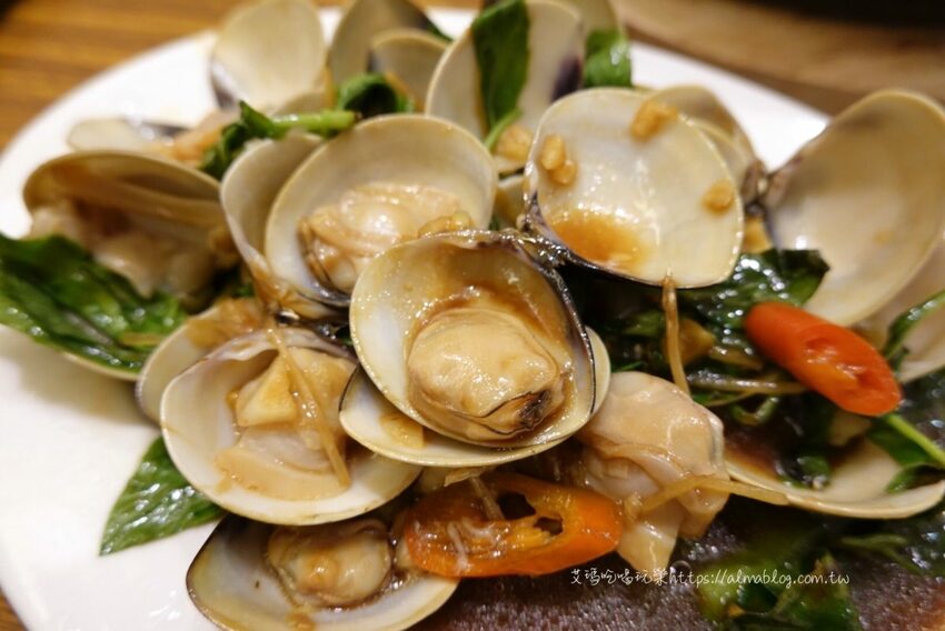 天冷就是要吃！4.5顆星砂鍋粥．現撈紅蟳加生米煮成粥．每鍋文火慢熬30分鐘以上 - 艾瑪▪ 享受吃喝玩樂札記