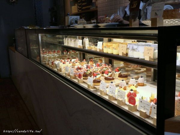 La Petite Tarte樂緹波兒手作塔派：台中美食│La Petite Tarte 樂緹波兒手作塔派〃台中必吃千層可麗餅就在這裡，每日限量，想吃請趁早！