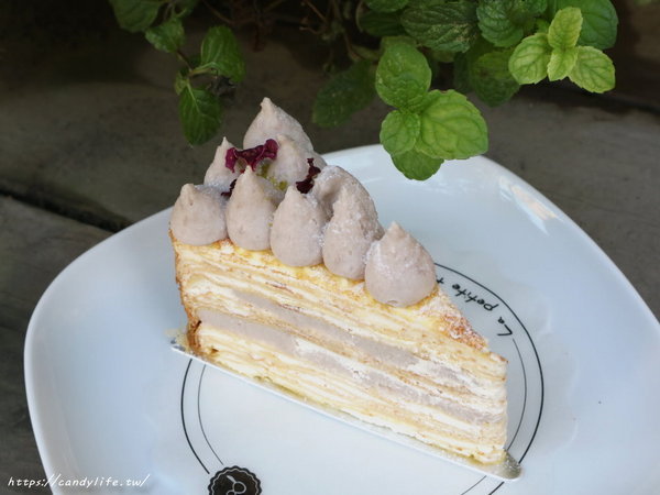 La Petite Tarte樂緹波兒手作塔派：台中美食│La Petite Tarte 樂緹波兒手作塔派〃台中必吃千層可麗餅就在這裡，每日限量，想吃請趁早！