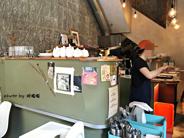 【台中 北區】八日八>>有著美味的中餐和惡魔般的甜點，中西合璧、氣氛絕佳、服務生也很可愛