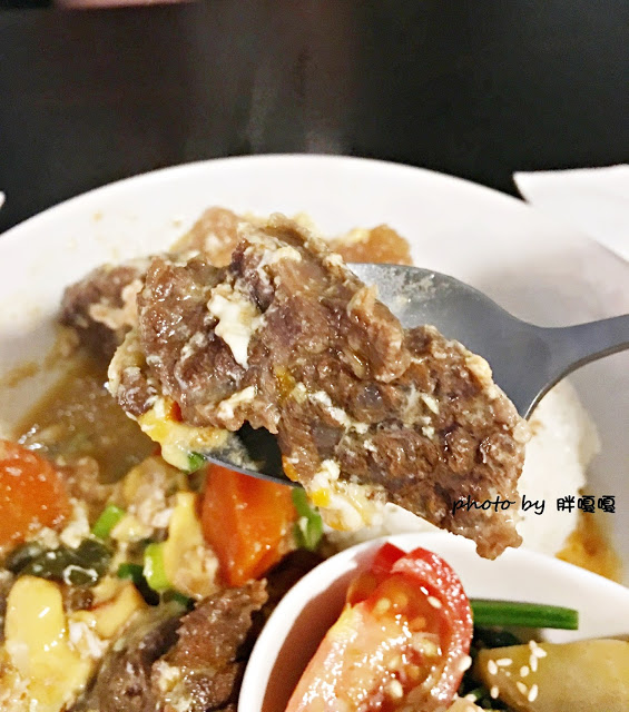 【台中 北區】八日八>>有著美味的中餐和惡魔般的甜點，中西合璧、氣氛絕佳、服務生也很可愛