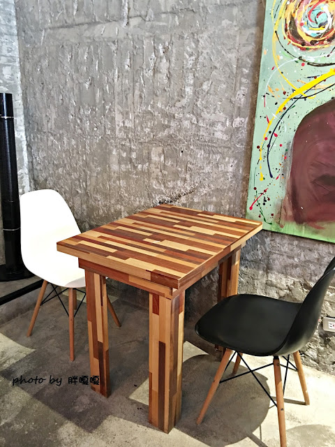 【台中 北區】八日八>>有著美味的中餐和惡魔般的甜點，中西合璧、氣氛絕佳、服務生也很可愛