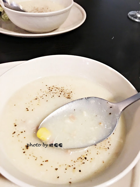 【台中 北區】八日八>>有著美味的中餐和惡魔般的甜點，中西合璧、氣氛絕佳、服務生也很可愛