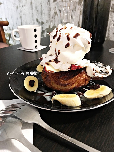 【台中 北區】八日八>>有著美味的中餐和惡魔般的甜點，中西合璧、氣氛絕佳、服務生也很可愛