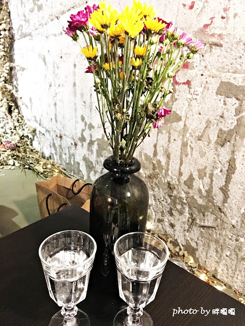 【台中 北區】八日八>>有著美味的中餐和惡魔般的甜點，中西合璧、氣氛絕佳、服務生也很可愛