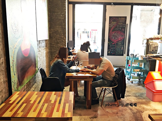 【台中 北區】八日八>>有著美味的中餐和惡魔般的甜點，中西合璧、氣氛絕佳、服務生也很可愛