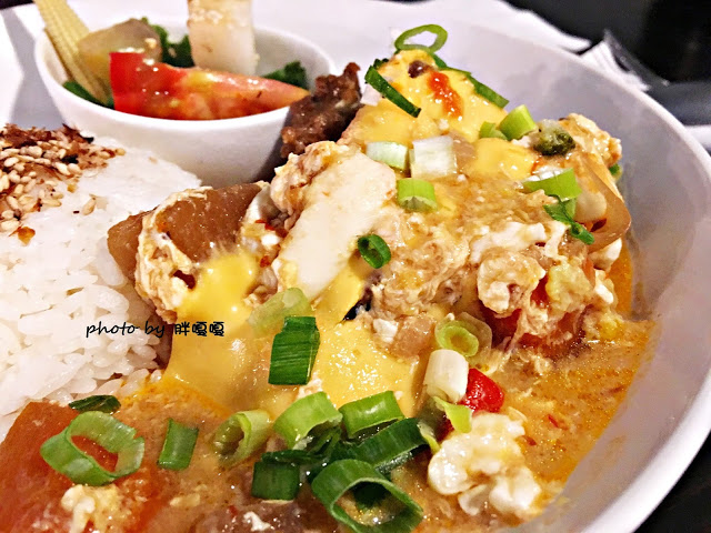 【台中 北區】八日八>>有著美味的中餐和惡魔般的甜點，中西合璧、氣氛絕佳、服務生也很可愛