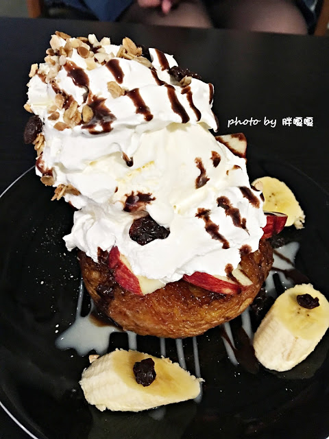 【台中 北區】八日八>>有著美味的中餐和惡魔般的甜點，中西合璧、氣氛絕佳、服務生也很可愛