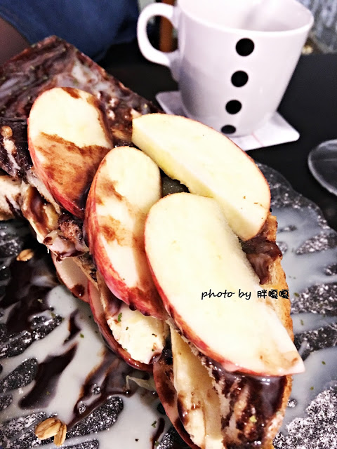 【台中 北區】八日八>>有著美味的中餐和惡魔般的甜點，中西合璧、氣氛絕佳、服務生也很可愛