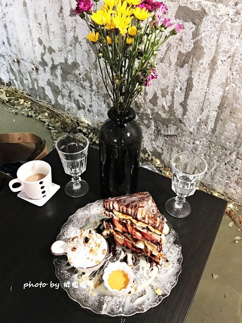 【台中 北區】八日八>>有著美味的中餐和惡魔般的甜點，中西合璧、氣氛絕佳、服務生也很可愛