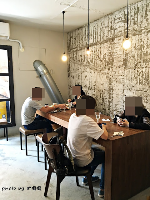 【台中 北區】八日八>>有著美味的中餐和惡魔般的甜點，中西合璧、氣氛絕佳、服務生也很可愛