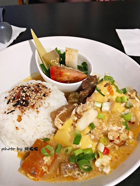 【台中 北區】八日八>>有著美味的中餐和惡魔般的甜點，中西合璧、氣氛絕佳、服務生也很可愛