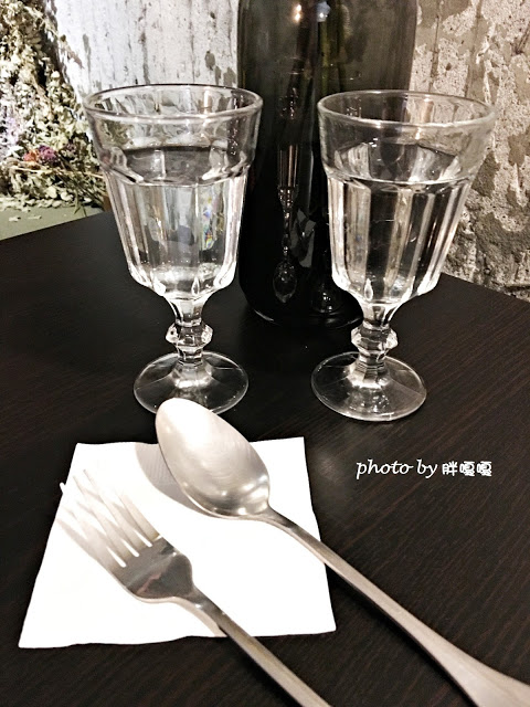 【台中 北區】八日八>>有著美味的中餐和惡魔般的甜點，中西合璧、氣氛絕佳、服務生也很可愛