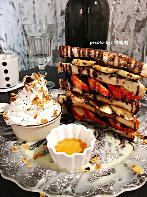 【台中 北區】八日八>>有著美味的中餐和惡魔般的甜點，中西合璧、氣氛絕佳、服務生也很可愛