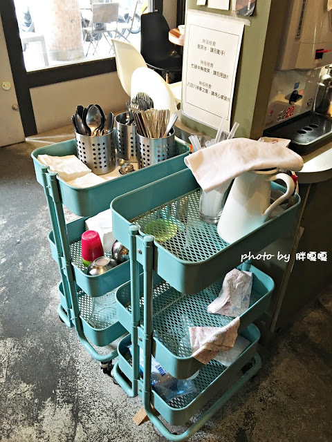 【台中 北區】八日八>>有著美味的中餐和惡魔般的甜點，中西合璧、氣氛絕佳、服務生也很可愛