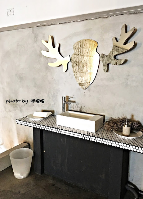 【台中 北區】八日八>>有著美味的中餐和惡魔般的甜點，中西合璧、氣氛絕佳、服務生也很可愛