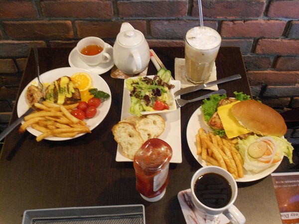 Cozy Diner 可里小餐館:Cozy Diner -新興區復興二路332號 (體驗-Cozy Diner 可里小餐館)