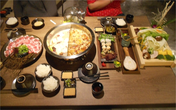 右京棧(大吟釀麻辣鍋)：右京棧-前金區五福三路25號 (體驗-右京棧  大吟釀麻辣鍋)