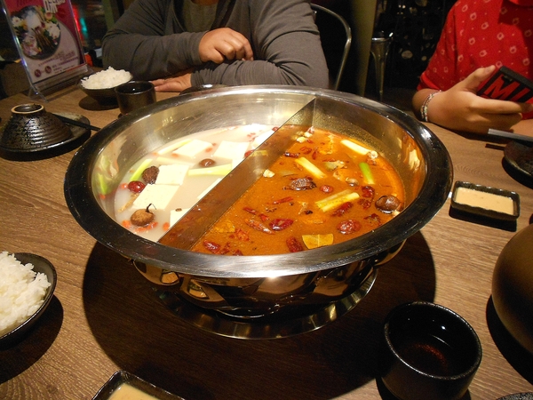 右京棧(大吟釀麻辣鍋)：右京棧-前金區五福三路25號 (體驗-右京棧  大吟釀麻辣鍋)