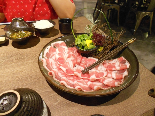 右京棧(大吟釀麻辣鍋)：右京棧-前金區五福三路25號 (體驗-右京棧  大吟釀麻辣鍋)