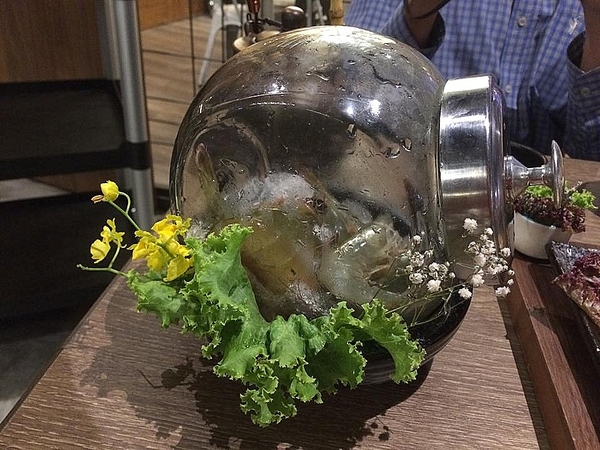 右京棧(大吟釀麻辣鍋)：右京棧-前金區五福三路25號 (體驗-右京棧  大吟釀麻辣鍋)