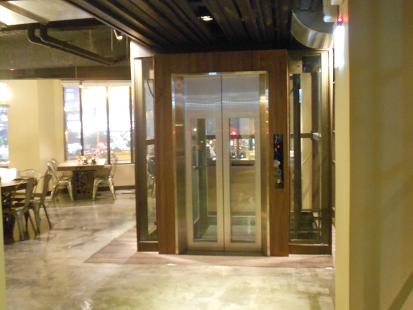 右京棧(大吟釀麻辣鍋)：右京棧-前金區五福三路25號 (體驗-右京棧  大吟釀麻辣鍋)