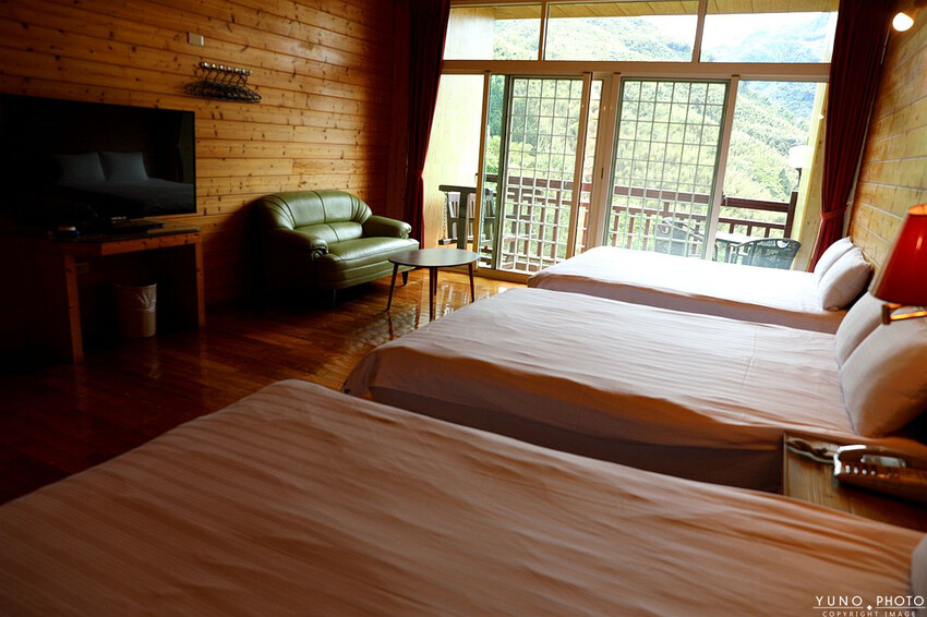 南投縣鹿谷鄉一泊二食原木住宿 享受天然森林浴 螢火蟲秘境無毒生態|金台灣山莊(南投、鹿谷、溪頭住宿推薦)