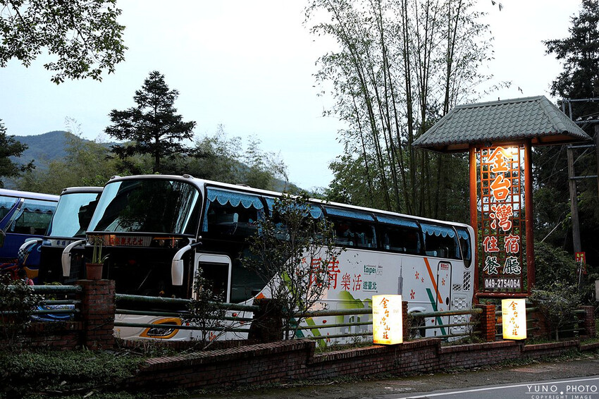 南投縣鹿谷鄉一泊二食原木住宿 享受天然森林浴 螢火蟲秘境無毒生態|金台灣山莊(南投、鹿谷、溪頭住宿推薦)