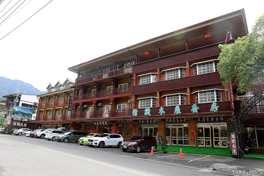 南投縣鹿谷鄉一泊二食原木住宿 享受天然森林浴 螢火蟲秘境無毒生態|金台灣山莊(南投、鹿谷、溪頭住宿推薦)