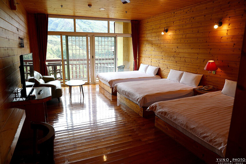 南投縣鹿谷鄉一泊二食原木住宿 享受天然森林浴 螢火蟲秘境無毒生態|金台灣山莊(南投、鹿谷、溪頭住宿推薦)