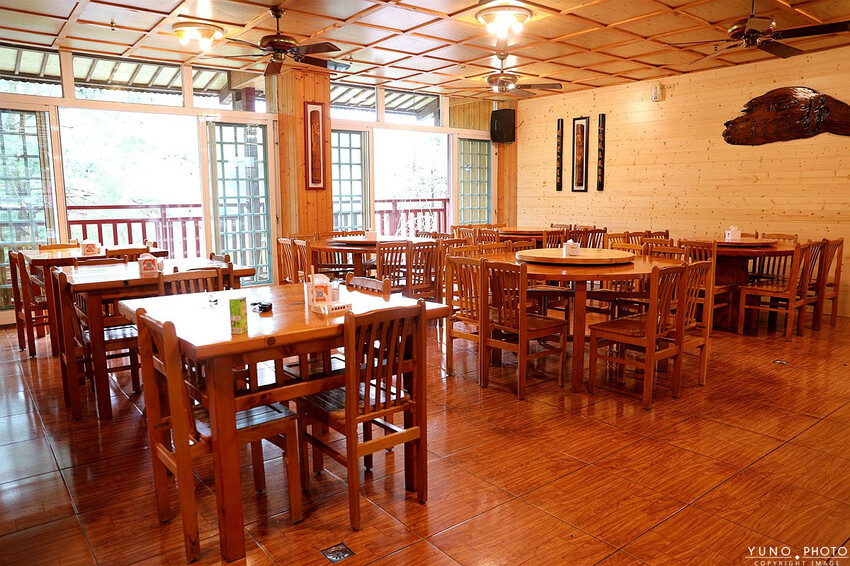 南投縣鹿谷鄉一泊二食原木住宿 享受天然森林浴 螢火蟲秘境無毒生態|金台灣山莊(南投、鹿谷、溪頭住宿推薦)