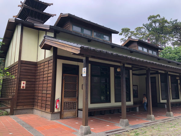 圓圓家出去玩—南投鹿谷《金台灣民宿山莊》ㄧ泊二食，與提著小燈籠的使者來場浪漫的約會！