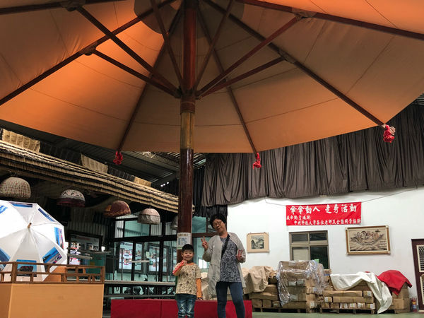 圓圓家出去玩—南投鹿谷《金台灣民宿山莊》ㄧ泊二食，與提著小燈籠的使者來場浪漫的約會！