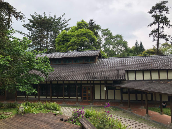 圓圓家出去玩—南投鹿谷《金台灣民宿山莊》ㄧ泊二食，與提著小燈籠的使者來場浪漫的約會！