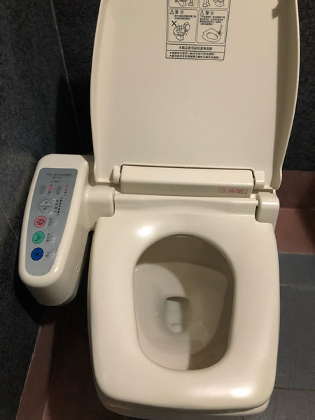 圓圓家出去玩—南投鹿谷《金台灣民宿山莊》ㄧ泊二食，與提著小燈籠的使者來場浪漫的約會！