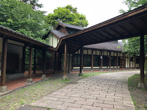 圓圓家出去玩—南投鹿谷《金台灣民宿山莊》ㄧ泊二食，與提著小燈籠的使者來場浪漫的約會！