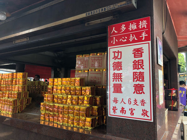 圓圓家出去玩—南投鹿谷《金台灣民宿山莊》ㄧ泊二食，與提著小燈籠的使者來場浪漫的約會！