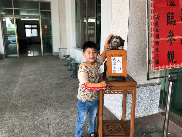 圓圓家出去玩—南投鹿谷《金台灣民宿山莊》ㄧ泊二食，與提著小燈籠的使者來場浪漫的約會！